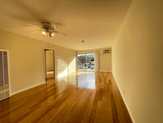 Building Photo - 1172 Saranap Ave