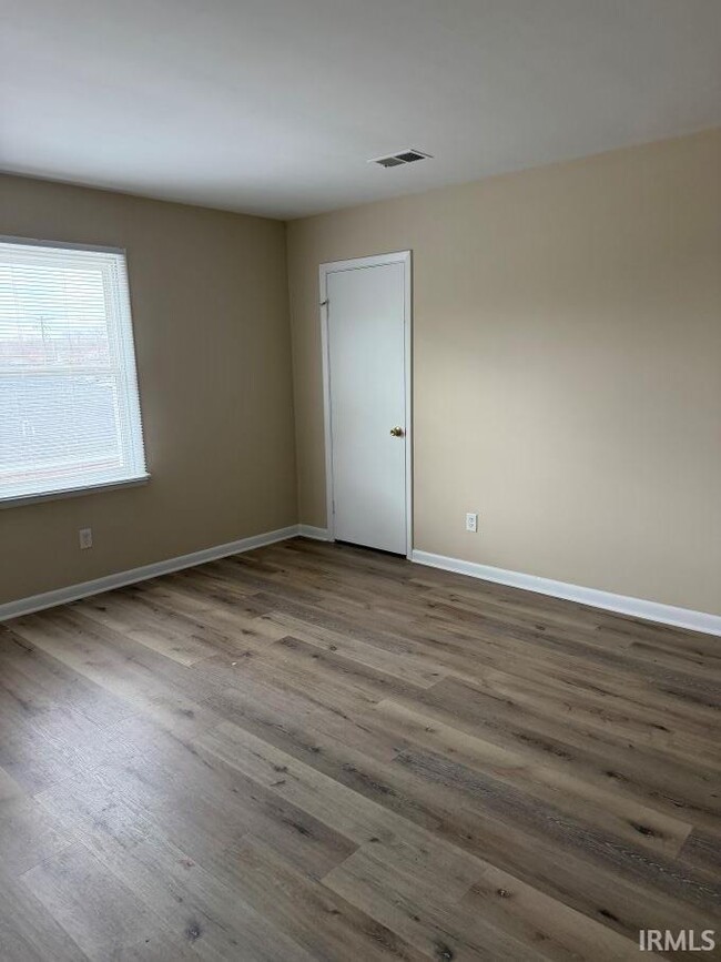 Building Photo - 223 E Winslow Rd