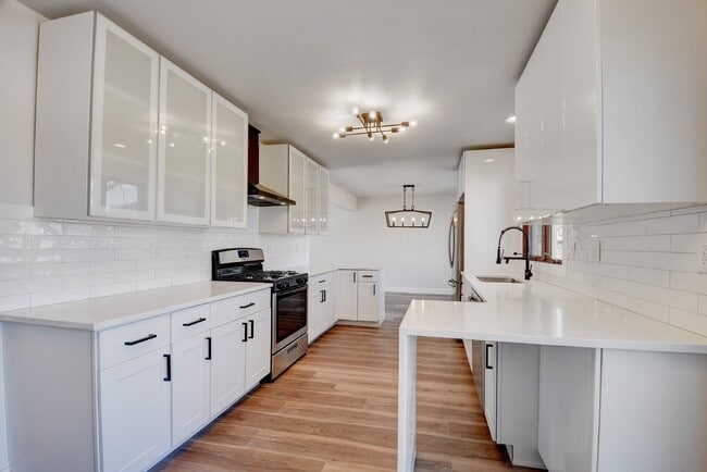Building Photo - Willow Creek Home 4BR/3BA with attached 2 car garage! AVAIL 7/15/26