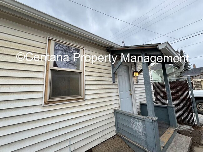 Building Photo - 1265-1265 1/2 Farrell