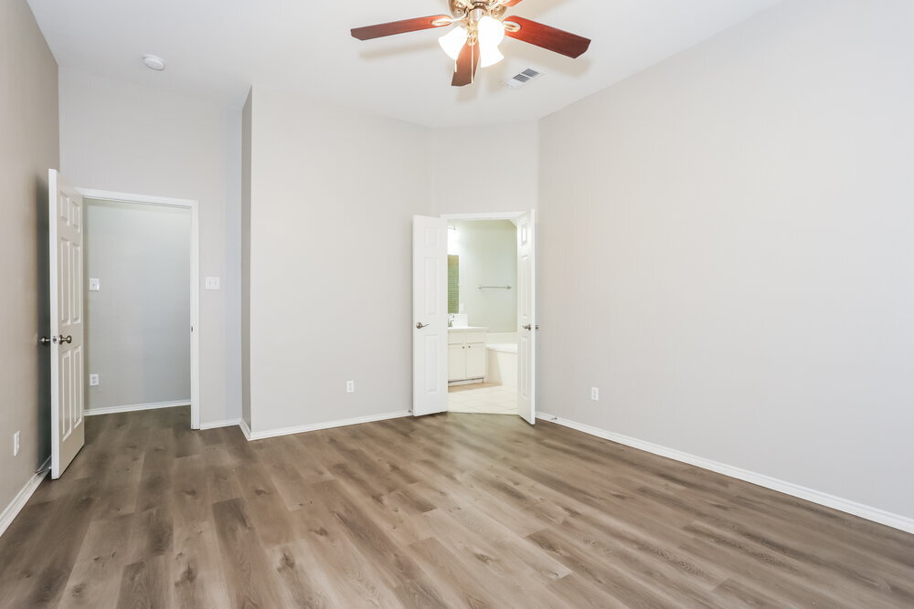 Building Photo - 4617 Seneca Dr