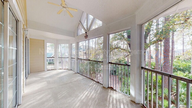 Building Photo - 330 N Shore Cir