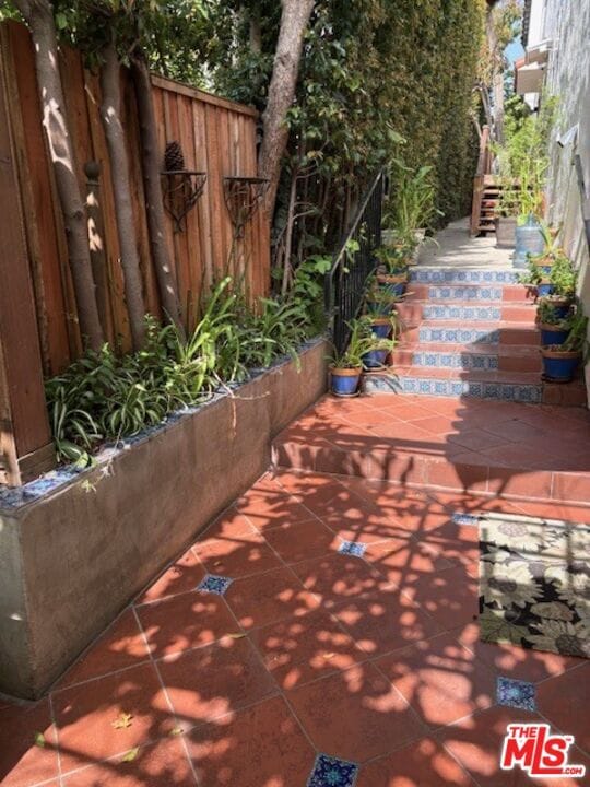 Building Photo - 10520 Eastborne Ave