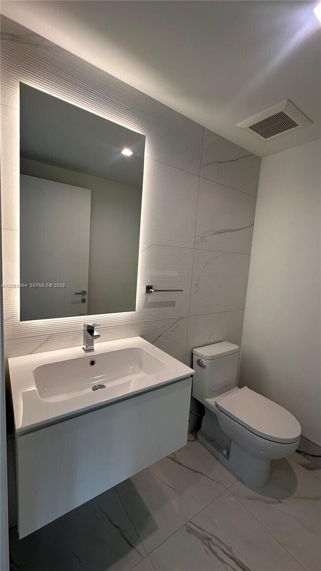 Building Photo - 1170 E Hallandale Beach Blvd
