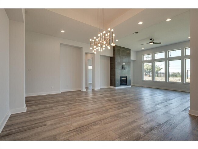 Building Photo - 523 Baldovino Skyway