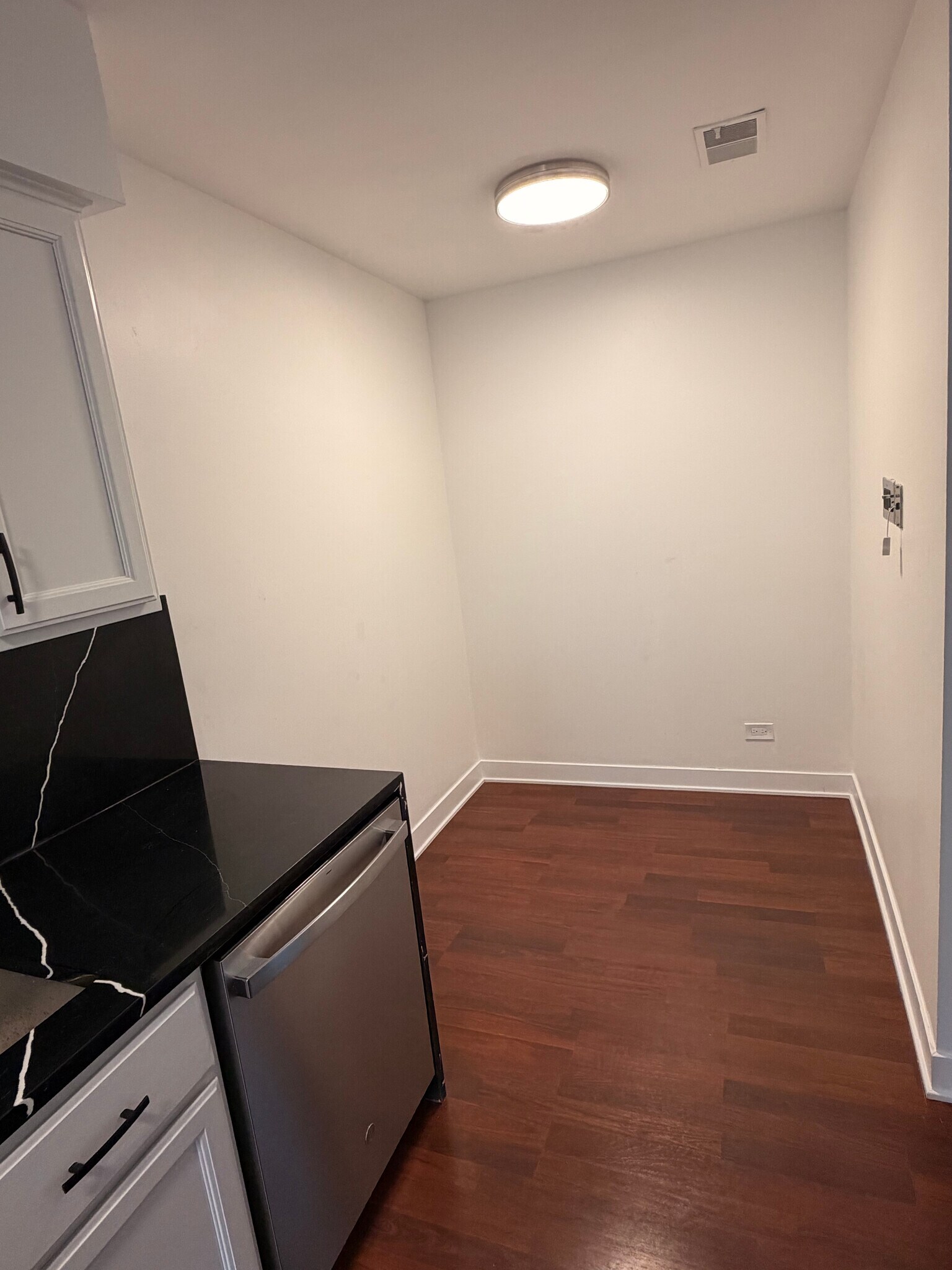 Building Photo - 2600 Brookwood Way Dr