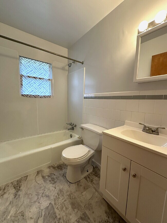 Building Photo - Two Bedroom Apartment in Westminster