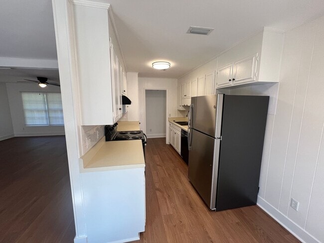 Building Photo - Available April!