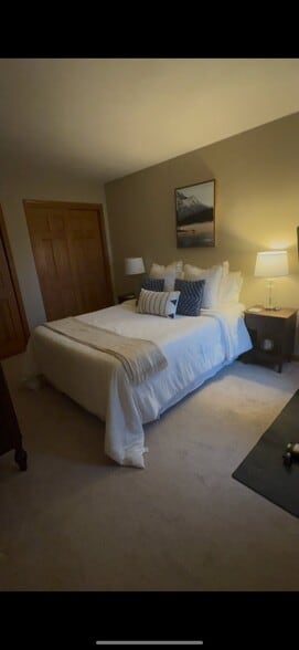 Building Photo - 69 Midlake Cir