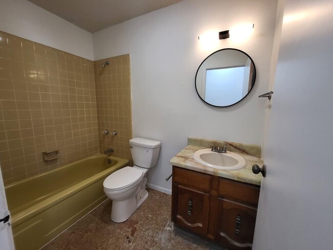 Building Photo - 216 N Meadow Ave