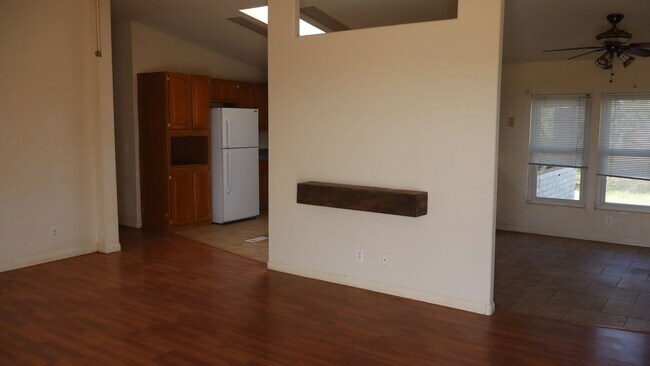 Building Photo - 6206 S Ranch Rd