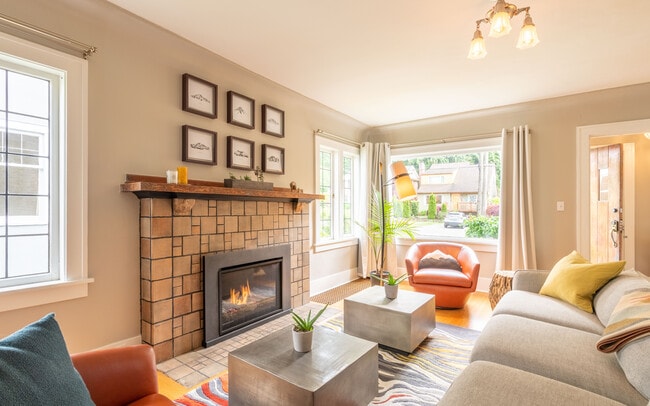 Building Photo - 1942 Boyer Ave E