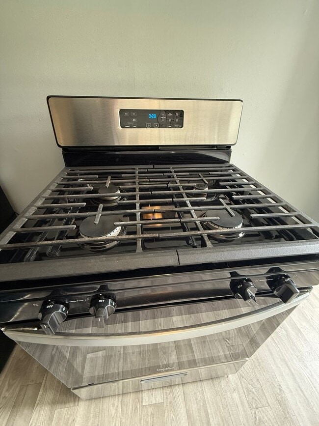 Building Photo - 638 S Woodlawn Blvd