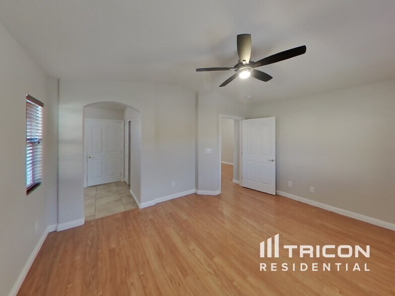 Building Photo - 9220 Candilela Ct