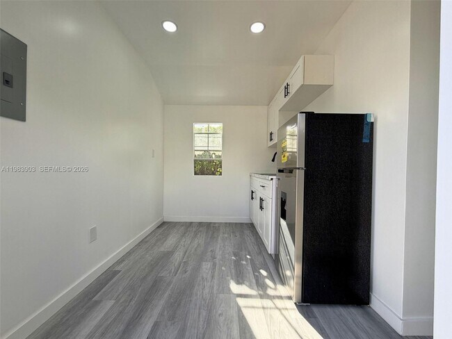 Building Photo - 9255 SW 43rd Terrace