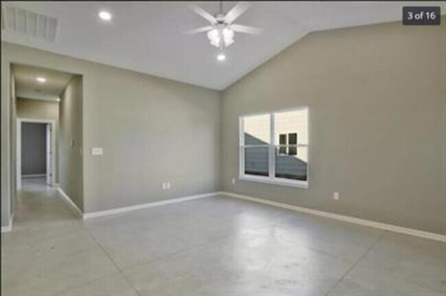 Building Photo - 4863 N Hillside Ct