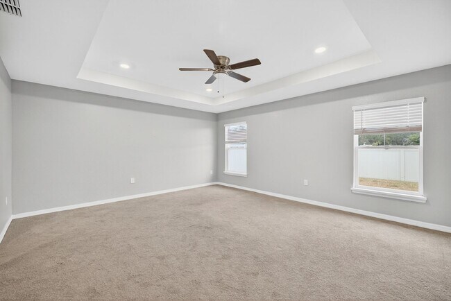 Building Photo - New Spacious 4 Bed - W/Amenities!