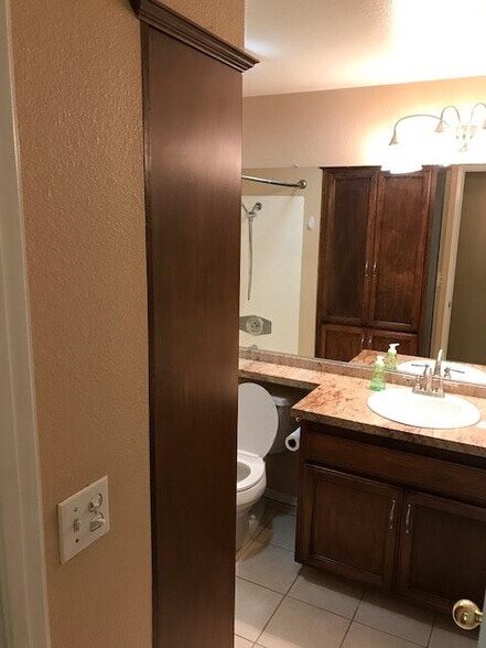 Building Photo - 24105 Del Monte Dr