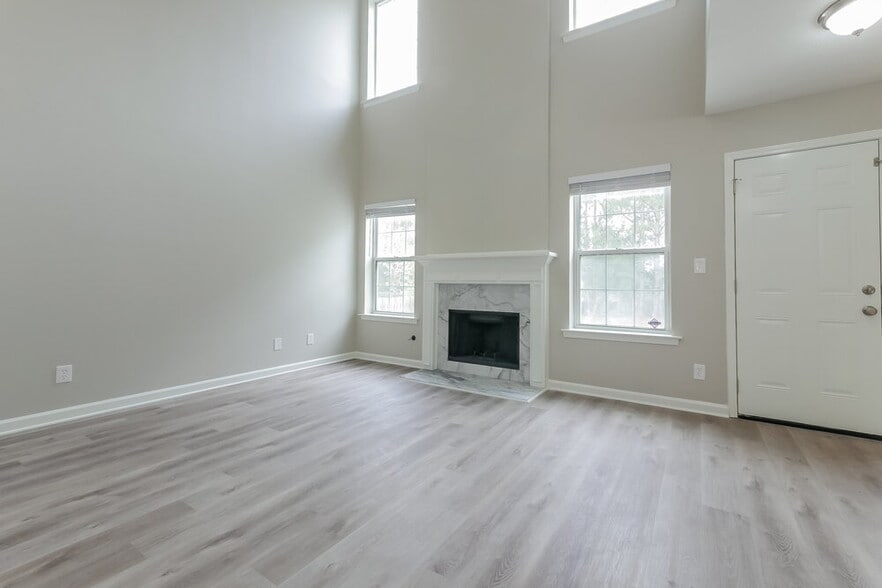 Building Photo - 1423 Buckingham Ct