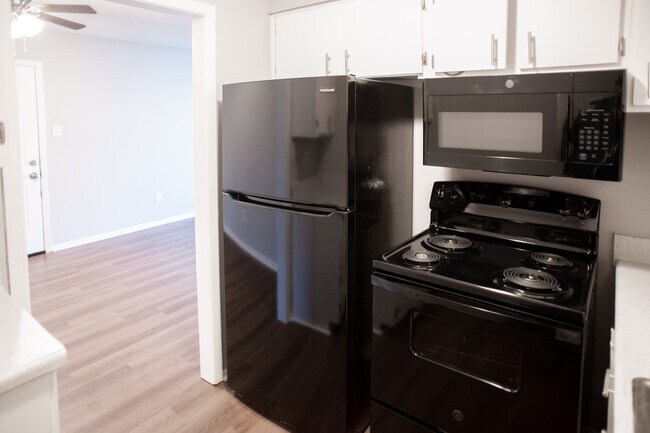 Building Photo - Graham Square Apartments