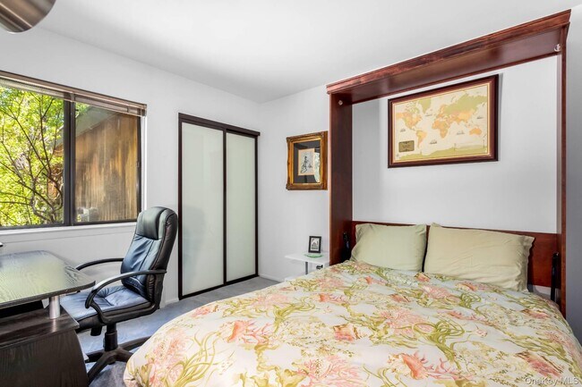 Building Photo - 6 Strathmore Ct