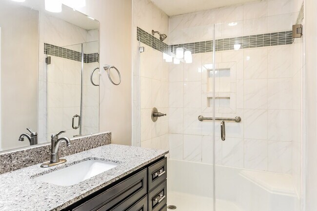 Building Photo - 13839 Poppleton Ct