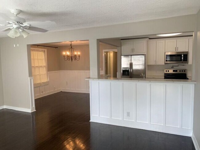 Building Photo - Charming 3 Bed/2 Bath Home in Murray Hill!