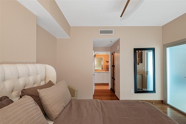 Building Photo - 6515 Collins Ave