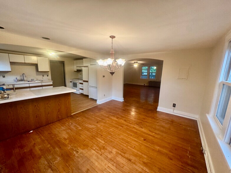 Building Photo - 622 Milwaukee St