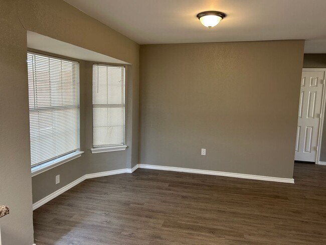 Building Photo - 2218 Parkside Dr