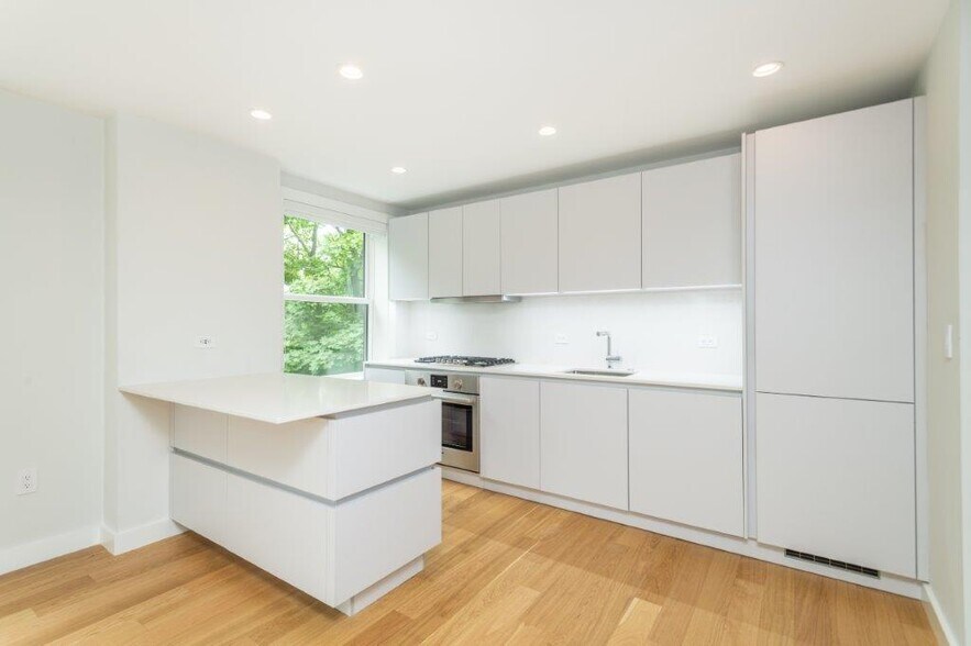 Building Photo - 123 Highland Ave