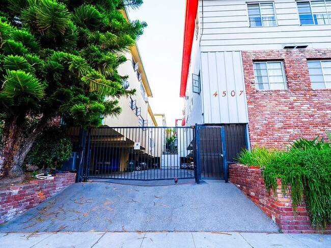 Building Photo - 4507 Finley Ave