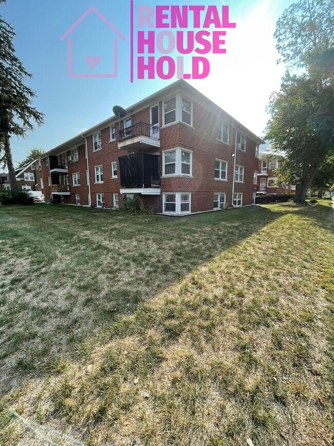 Building Photo - 2 Bedroom 1 Bath Condo