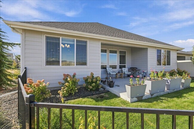 Building Photo - 2328 E Danzee Dr