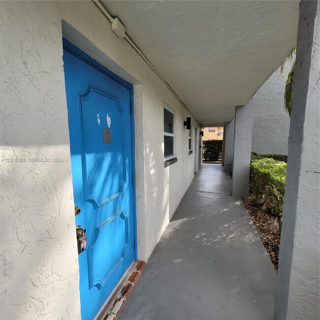 Building Photo - 8605 W Sample Rd