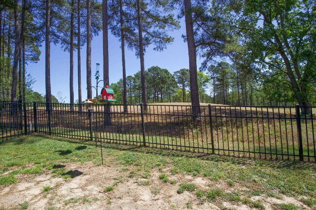 Building Photo - "Spacious 4-Bedroom Gem with 2.5 Baths at ...
