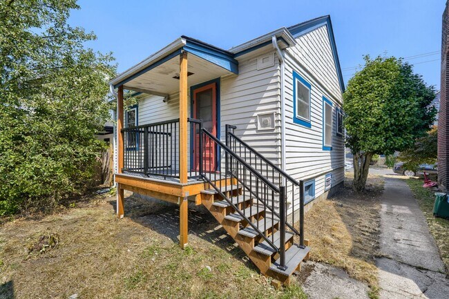 Building Photo - 153 18th Ave