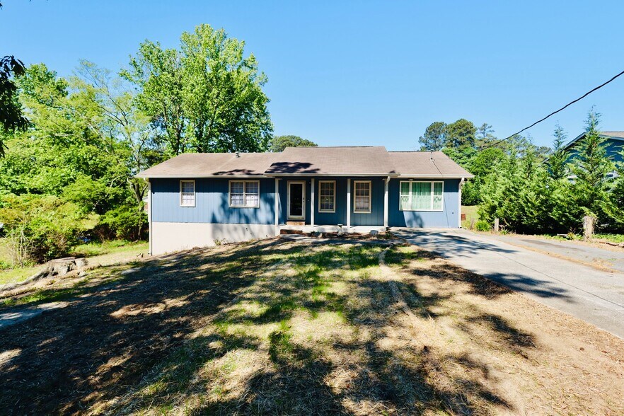Building Photo - 4170 Etowah Dr SE