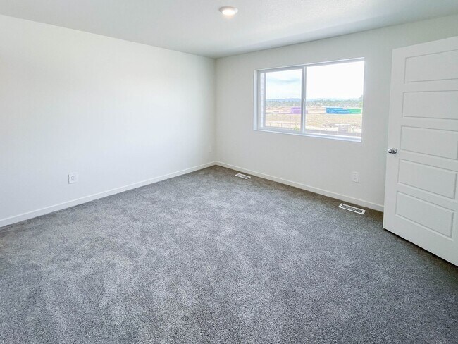 Building Photo - 3909 Crater St