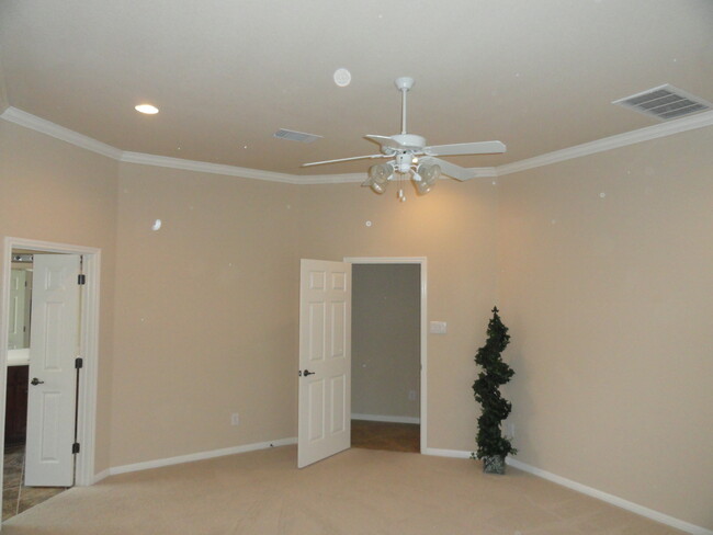 Building Photo - 10024 Lisi Anne Dr