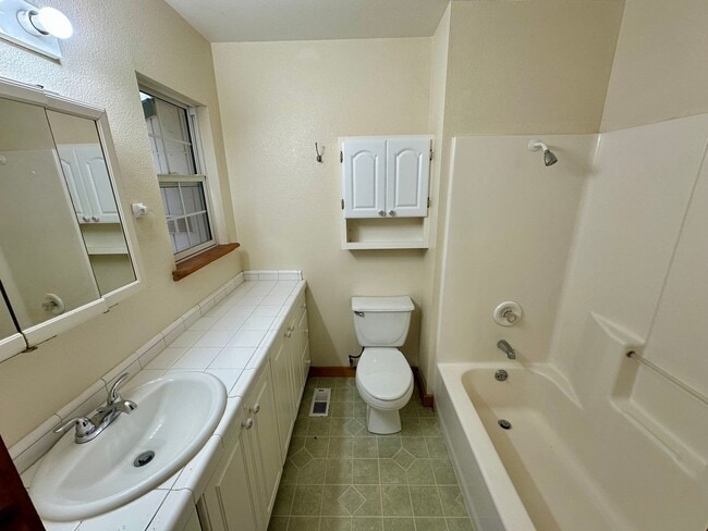 Building Photo - Creekside Home with Bonus Room above 2-Car Garage Alta Sierra