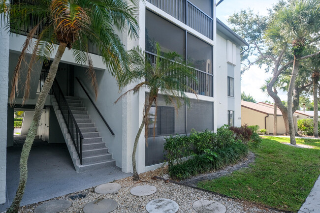 Building Photo - 1015 Green Pine Blvd