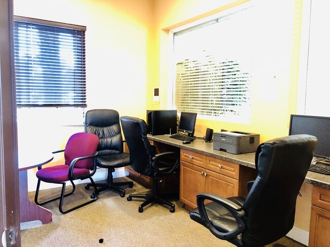 Building Photo - 271 SW Palm Dr