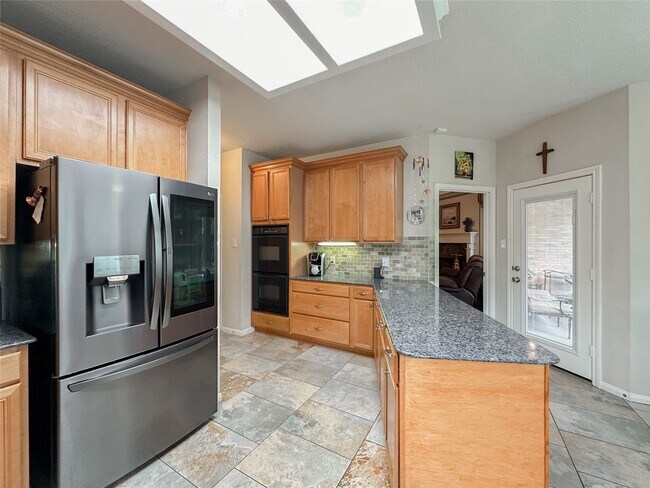 Building Photo - 9402 Brentwood Lakes Cir