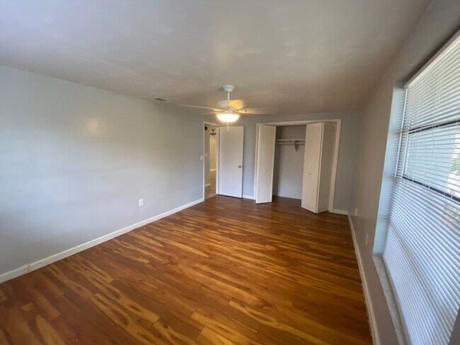 Building Photo - 5601 Elkhorn Blvd