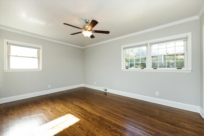 Building Photo - 5400 Farmbrook Dr