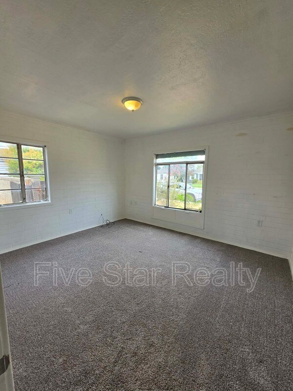 Building Photo - 112 E 13th St