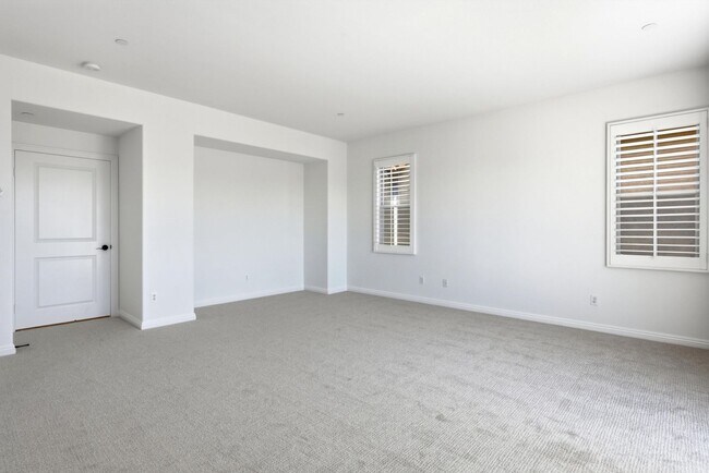 Building Photo - 40 Paseo Lerida