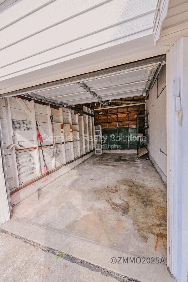 Building Photo - 10200 Tappan Dr
