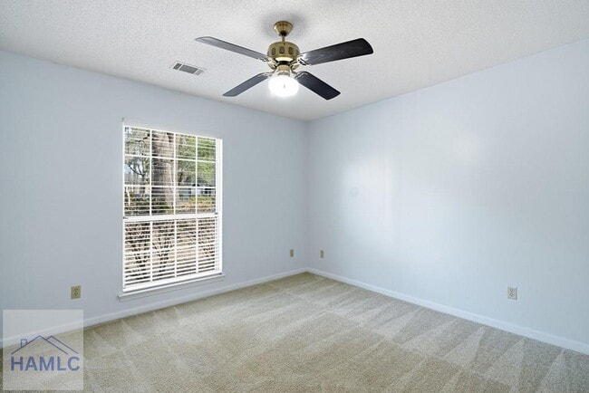 Building Photo - 405 Club Dr